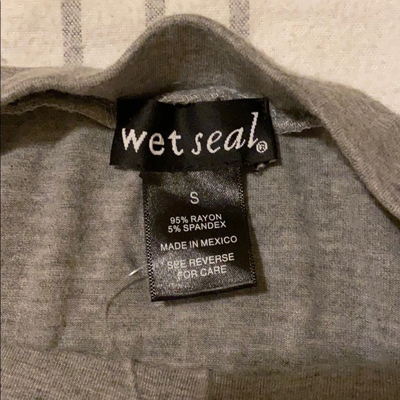 WET SEAL || Grey Asymmetrical Skirt (S) - Picture 2 of 2